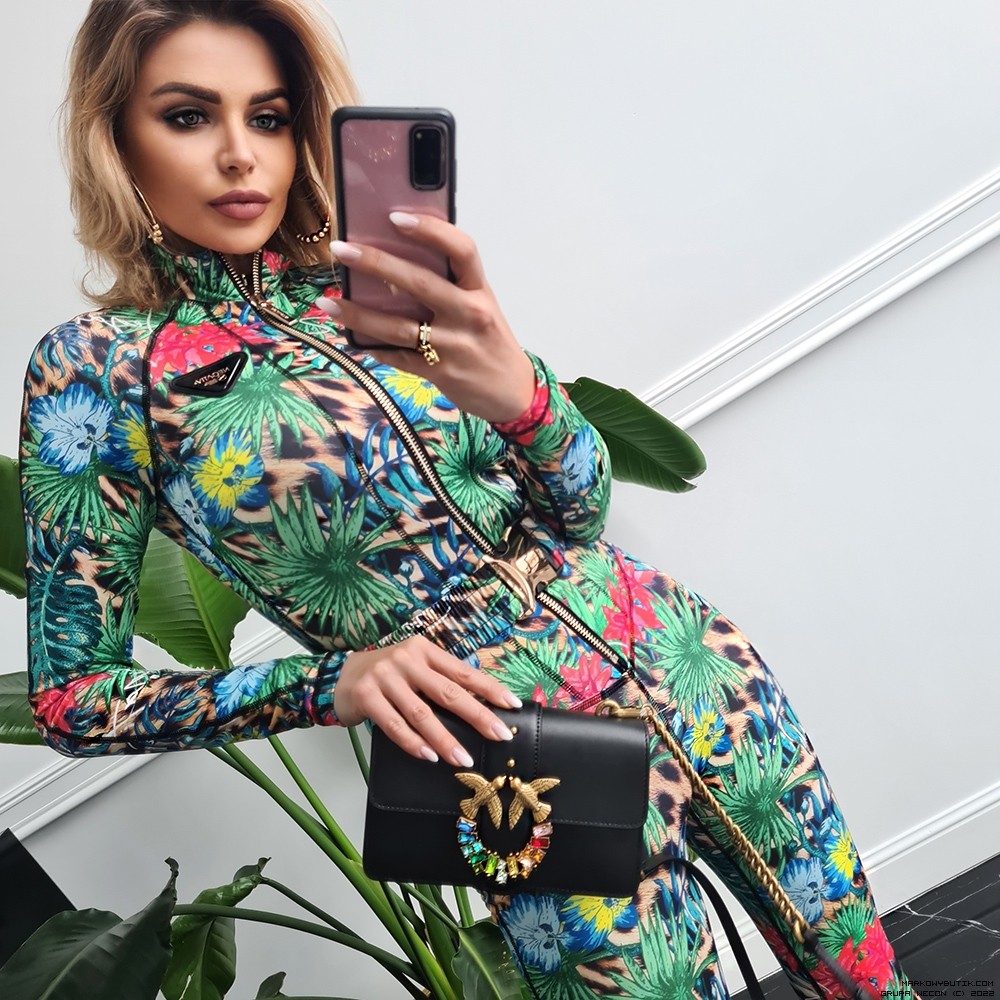 negativ overalls dopasowane dlugirekaw suwaki pasek madeinpoland premiummoda zloto kwiaty drapieznyprint