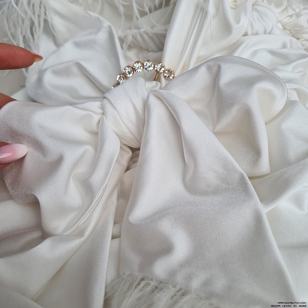 negativ sukienki dopasowane modelujace glebokidekolt madeinpoland premiummoda krysztaly zdobienia zloto