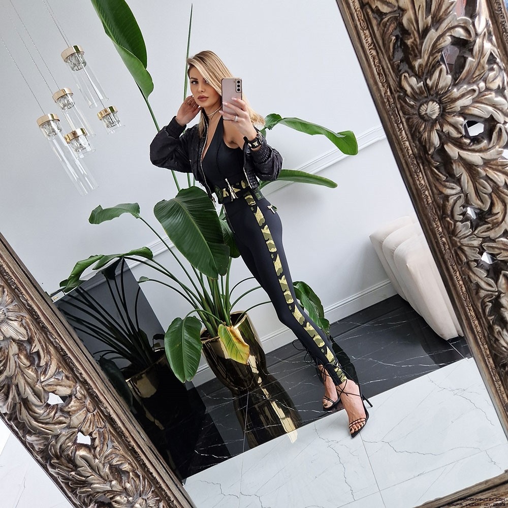 negativ bluzki sportowy dopasowane napisy madeinpoland premiummoda glebokidekolt suwaki