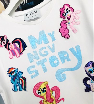  Biały T-shirt Z Motywem Bajkowym z Napisami swobodne bawelna krotkirekaw cekiny madeinpoland premiummoda madeineu haft napisy