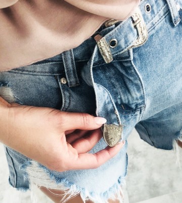  Jeansowe Szorty Błekitne z Paskiem Metalowym swobodne jeans vintage madeinitaly
