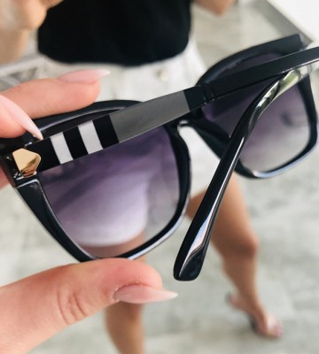  Okulary Czarne Oryginalne Boki Złoto UV400 madeineu