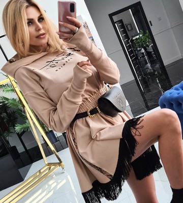  Półsportowa Sukienka Kaptur Frędzle... bawelna dlugirekaw drapieznyprint cekiny madeinpoland premiummoda zloto sciagacze elastyczne rozkloszowana kaptur blyszczace sportowy