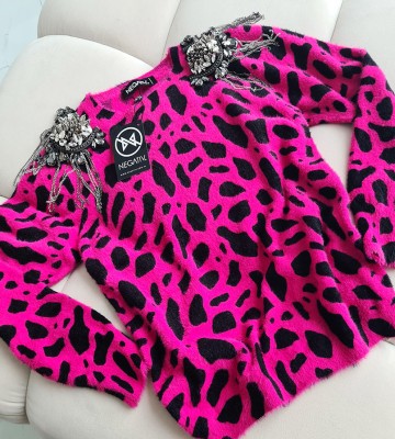  Sweter Leopard Alpaka Pagony Kryształowe... dzianina krysztaly zdobienia nity drapieznyprint