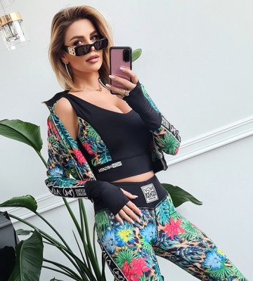  Top Modelujący z Printem, Perfekcyjny... sportowy dopasowane napisy madeinpoland premiummoda glebokidekolt