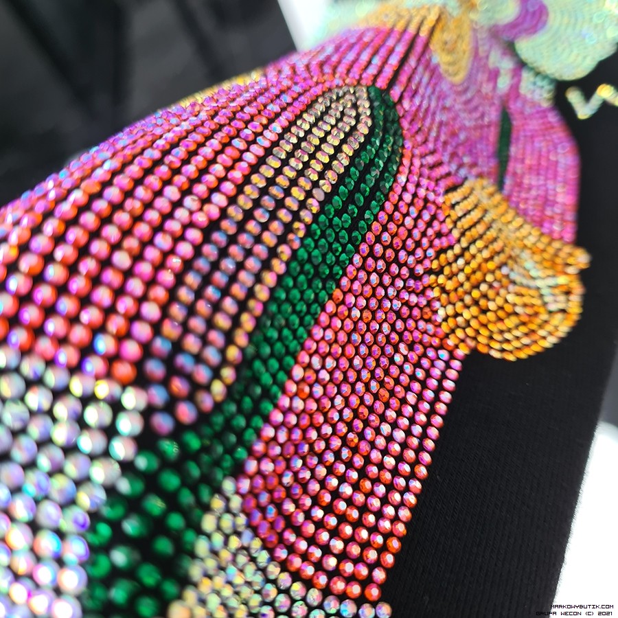 luxury brands spodnie dopasowane zdobienia napisy krysztaly madeinitaly