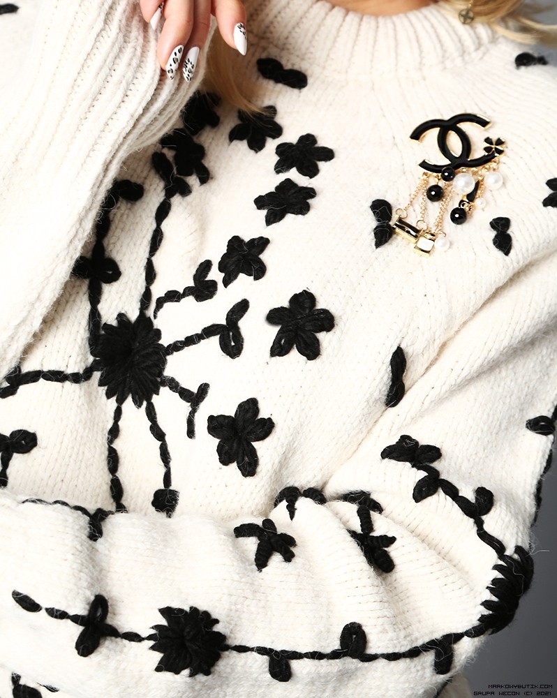 luxury brands sweaters dzianina dlugirekaw zdobienia broszka madeineu premiummoda
