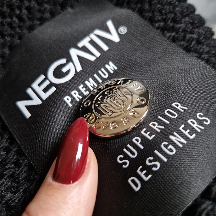 negativ accessoires krysztaly zdobienia nity drapieznyprint madeinpoland premiummoda zloto