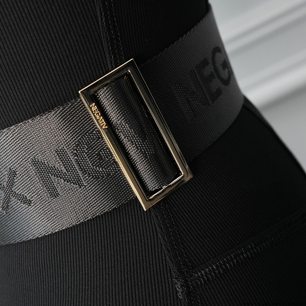 negativ overalls dopasowane elastyczne zdobienia suwaki napisy madeinpoland premiummoda zloto
