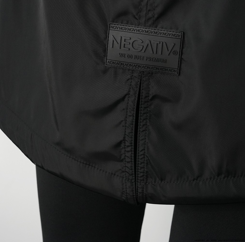 negativ kurtki dzianina ortalion sciagacze matowe blyszczace kaptur dlugirekaw zdobienia suwaki madeinpoland premiummoda zloto