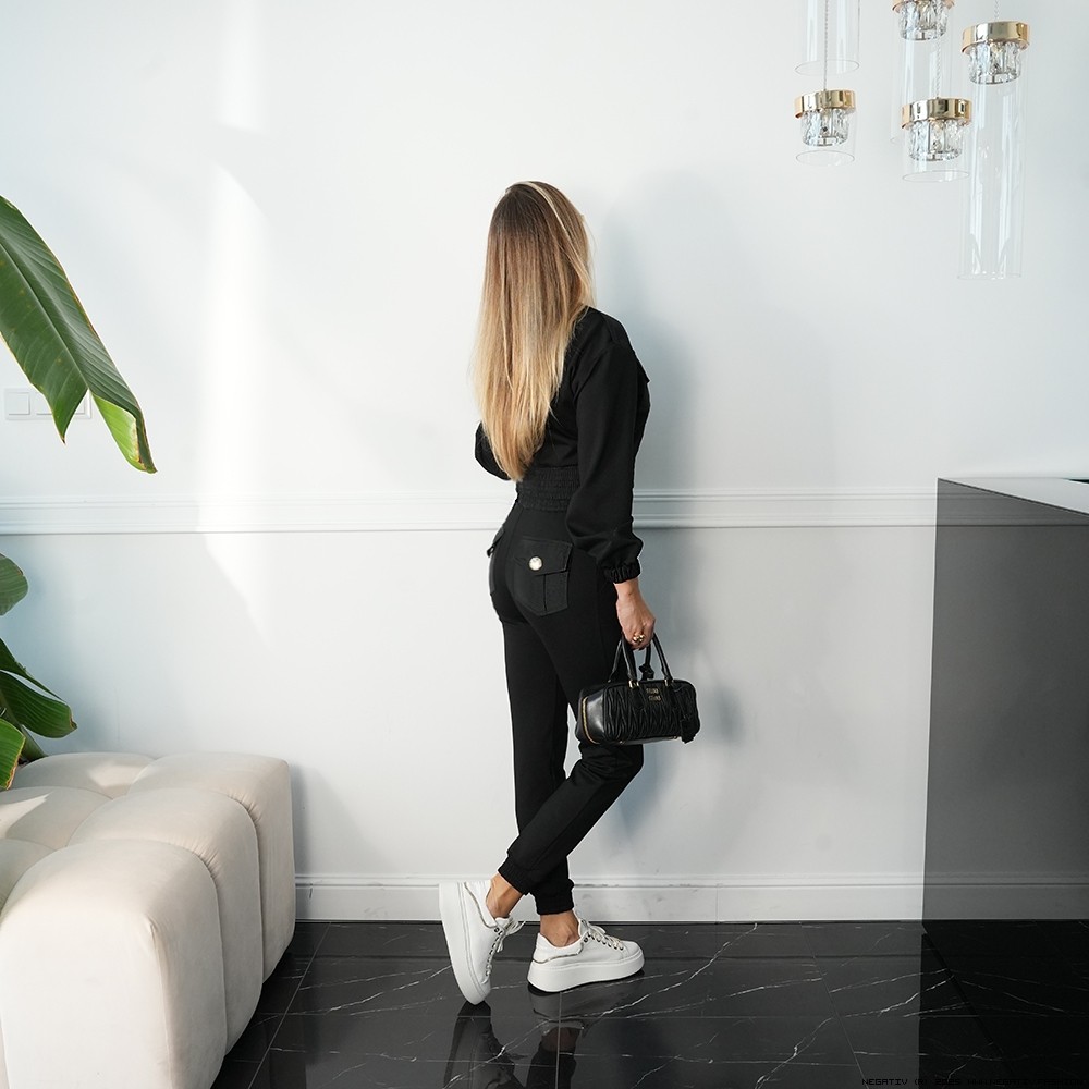 negativ pants/trousers swobodne modelujace ekoskora elastyczne odwazne drapieznyprint napy suwaki nity napisy madeinpoland premiummoda zloto