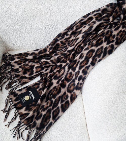 NEGATIV ** Duży Szal w Leopardzie Logowany Złota Napa Żakard krysztaly zdobienia nity drapieznyprint madeinpoland premiummoda zloto
