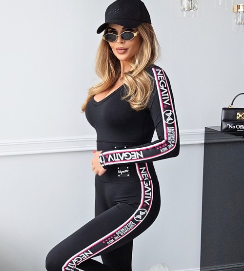 NEGATIV ** Crop Top z Dekoltem V, z Lampasem + Elastomer dopasowane dzianina zdobienia suwaki madeinpoland premiummoda zloto