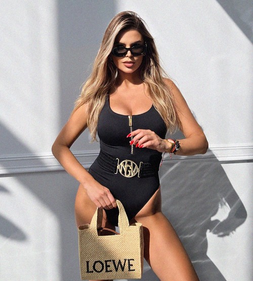NEGATIV ** Kostium Jednoczęściowy Czarny+ Pasek Złote Logo dopasowane elastyczne drapieznyprint suwaki madeinpoland premiummoda zloto glebokidekolt odwazne