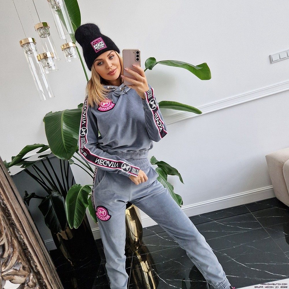 negativ tracksuits dzianina dlugirekaw elastyczne madeinpoland premiummoda zloto kaptur