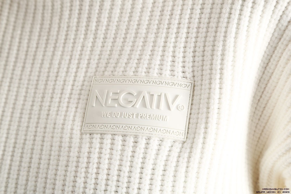 negativ sweaters swobodne dlugirekaw zdobienia nity premiummoda zloto