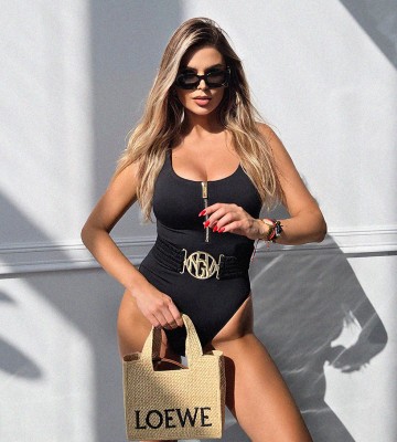 NEGATIV ** Kostium Jednoczęściowy Czarny+ Pasek Złote Logo dopasowane elastyczne drapieznyprint suwaki madeinpoland premiummoda zloto glebokidekolt odwazne
