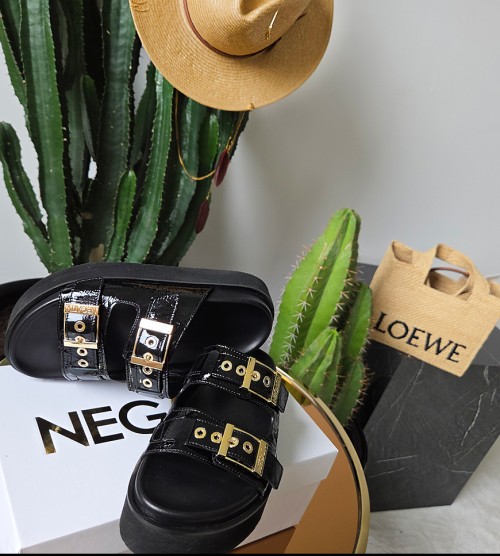 NEGATIV ** Klapki Premium, Skóra, Logowane Złote Klamry sportowy elegancki